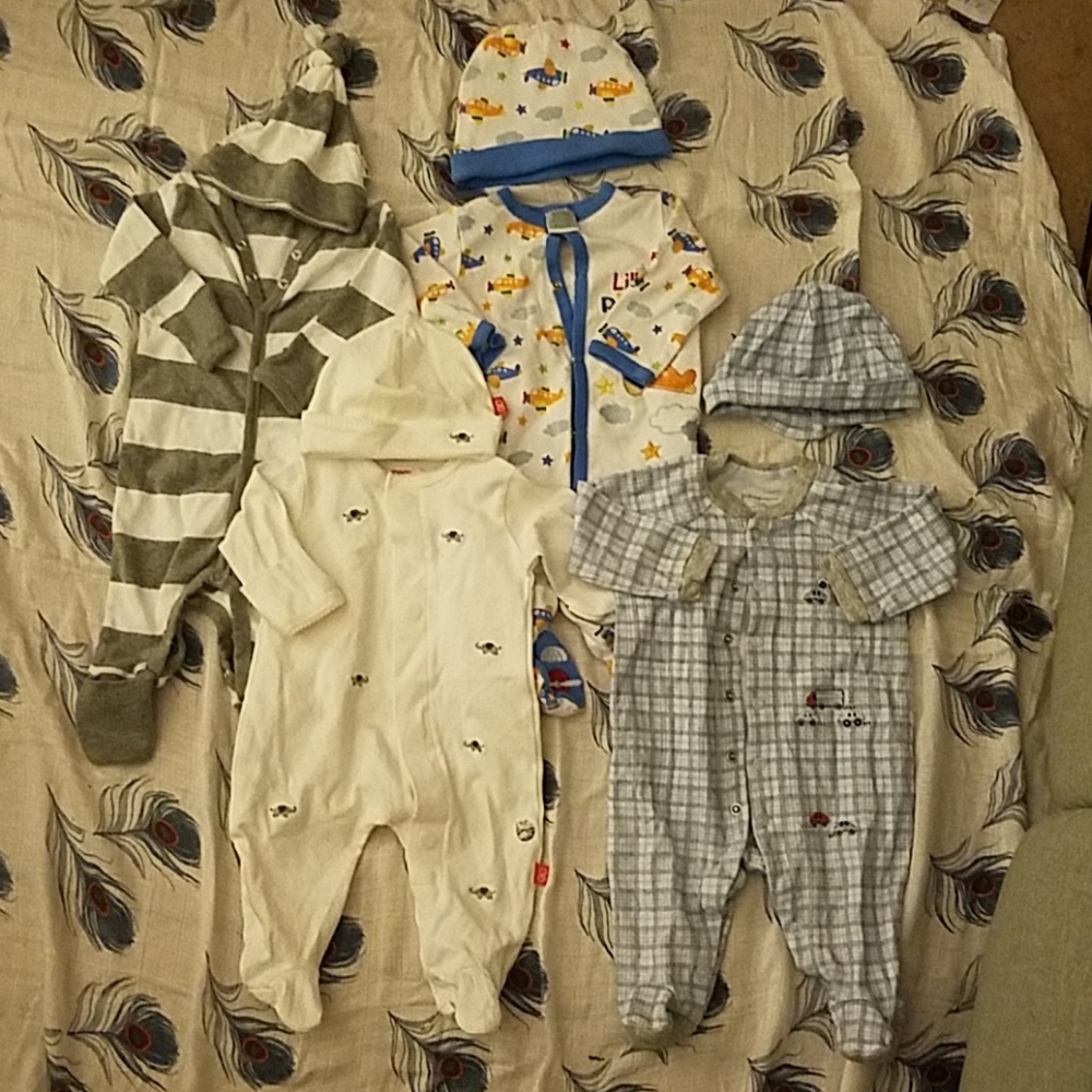 Bundle 0-3m bodysuits with matching hat